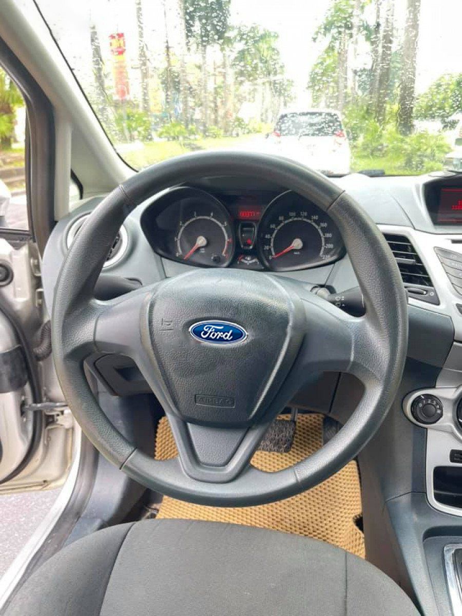 Ford Fiesta   1.6 AT  2012 - Cần bán xe Ford Fiesta 1.6 AT sản xuất năm 2012, màu bạc, 255tr