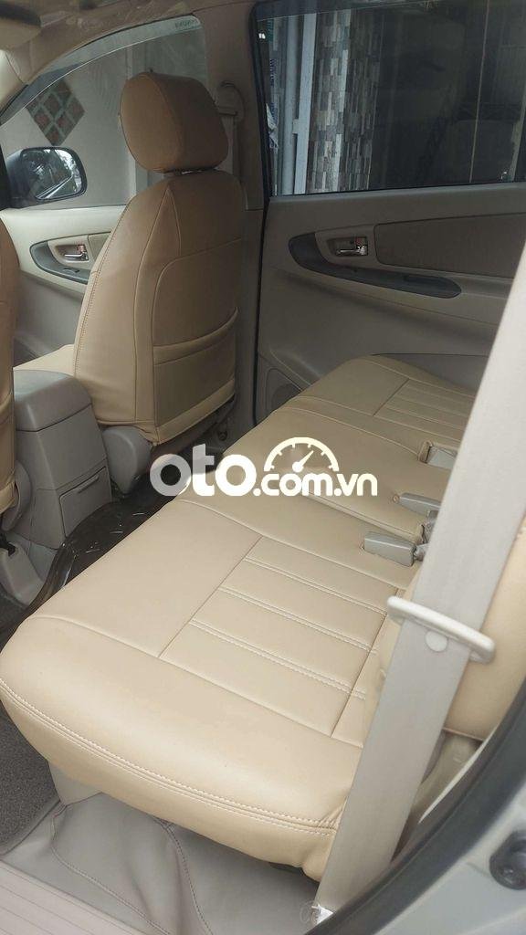 Toyota Innova 2014 - Cần bán Toyota Innova đời 2014, màu bạc  