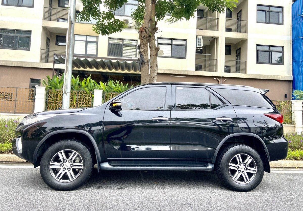 Toyota Fortuner   2.4AT  2020 - Bán Toyota Fortuner 2.4AT đời 2020, màu đen, nhập khẩu nguyên chiếc còn mới