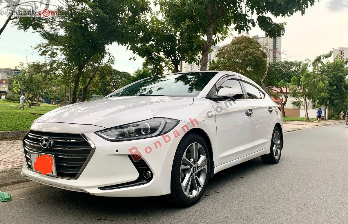 Hyundai Elantra   2.0 AT  2017 - Bán xe Hyundai Elantra 2.0 AT đời 2017, màu trắng xe gia đình