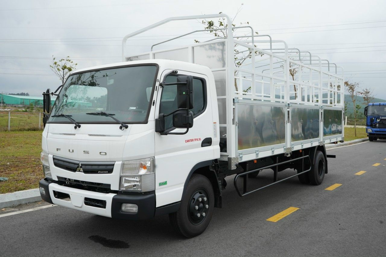 Mitsubishi Fuso 2021 - Bán xe tải 4.9 tấn thùng dài 6.2 mét, xe sẵn