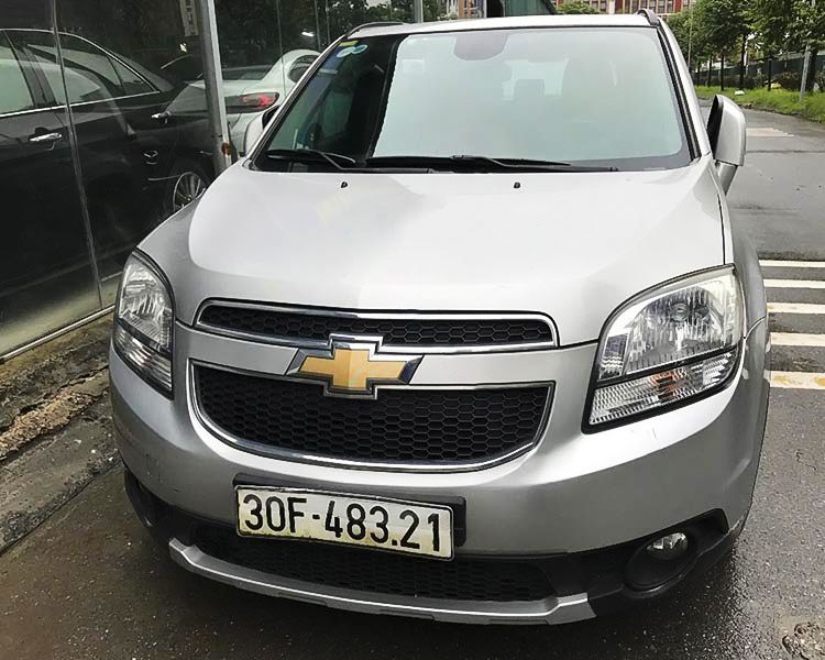 Chevrolet Orlando    2015 - Cần bán lại xe Chevrolet Orlando năm sản xuất 2015, màu bạc xe gia đình