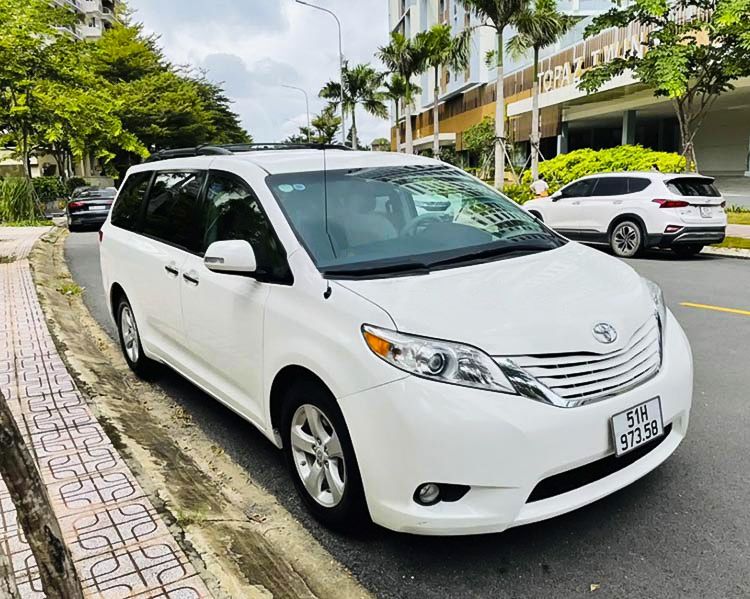 Toyota Sienna 2011 - Cần bán Toyota Sienna năm 2011, màu trắng, nhập khẩu nguyên chiếc, giá 980tr