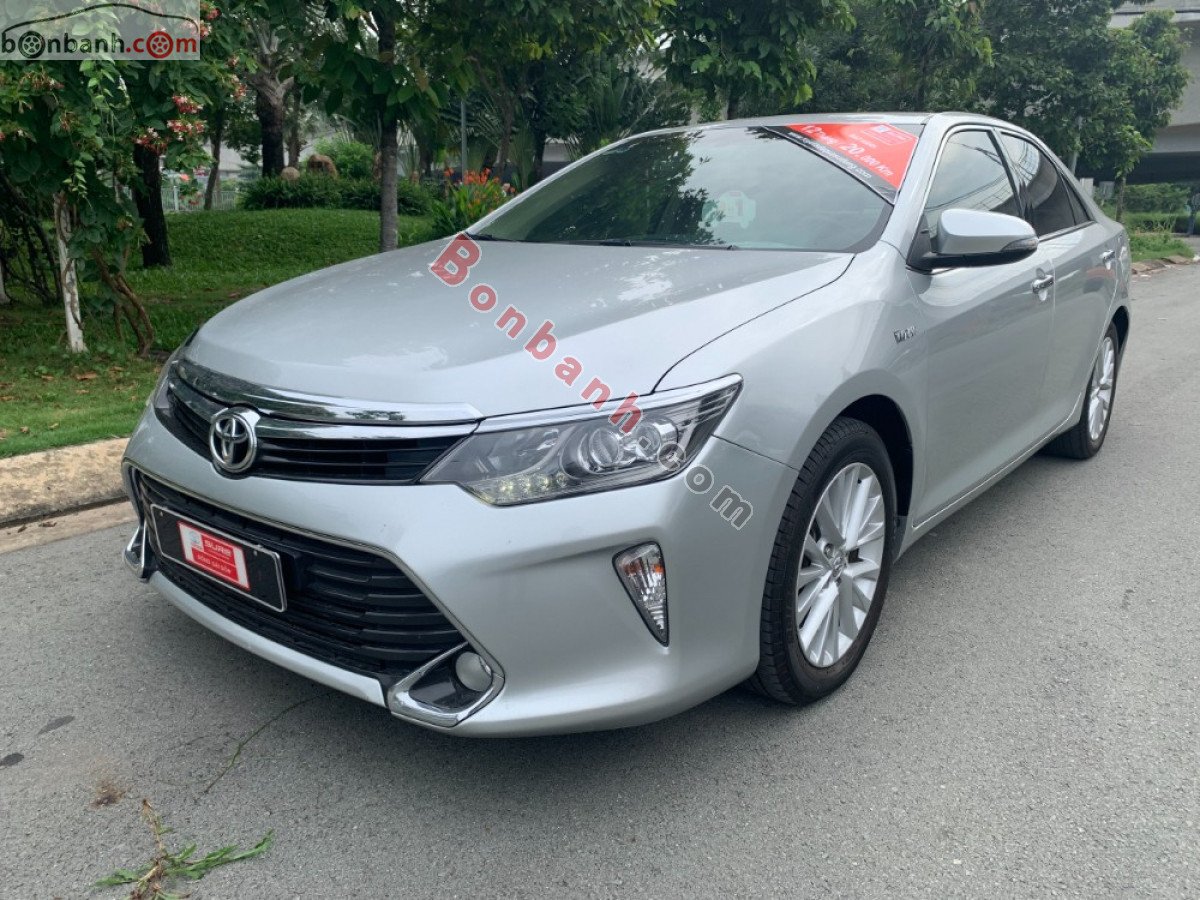 Toyota Camry   2.0E  2017 - Bán ô tô Toyota Camry 2.0E năm 2017, màu bạc