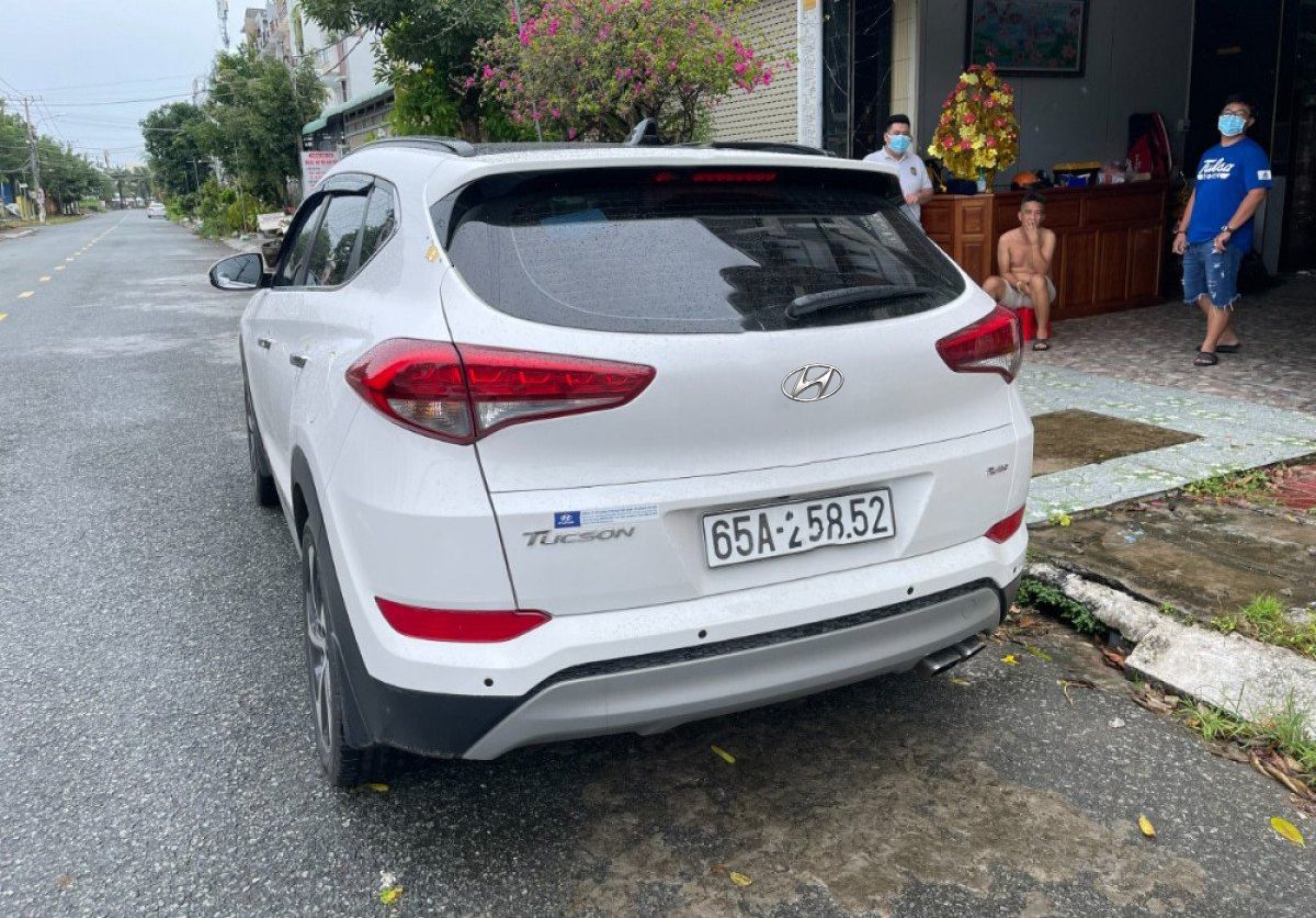 Hyundai Tucson   1.6 AT  2017 - Bán ô tô Hyundai Tucson 1.6 AT đời 2017, màu trắng giá cạnh tranh