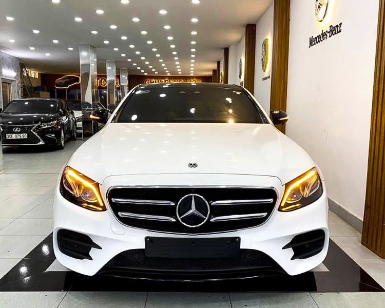 Mercedes-Benz E300 2021 - Cần bán gấp Mercedes E300 sản xuất 2021, màu trắng, xe nhập chính chủ