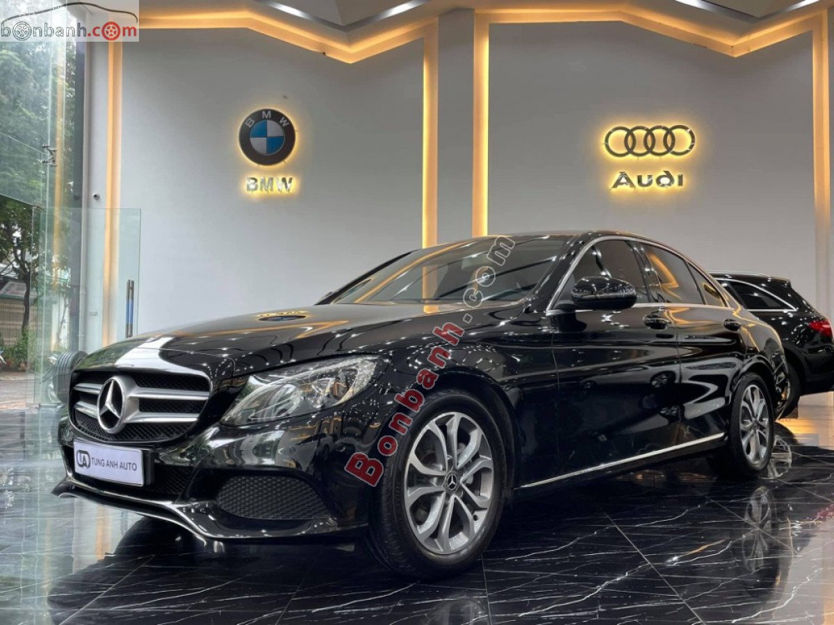 Mercedes-Benz C200 2018 - Cần bán xe Mercedes C200 đời 2018, màu đen