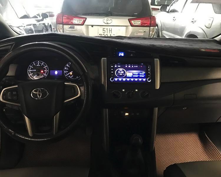 Toyota Innova   2.0E  2017 - Bán Toyota Innova 2.0E đời 2017, màu bạc