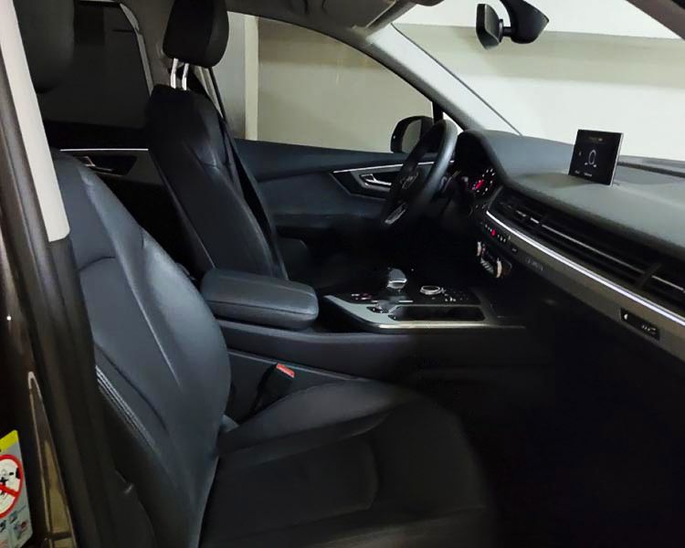 Audi Q7 2018 - Cần bán lại xe Audi Q7 sản xuất 2018, màu nâu, xe nhập còn mới