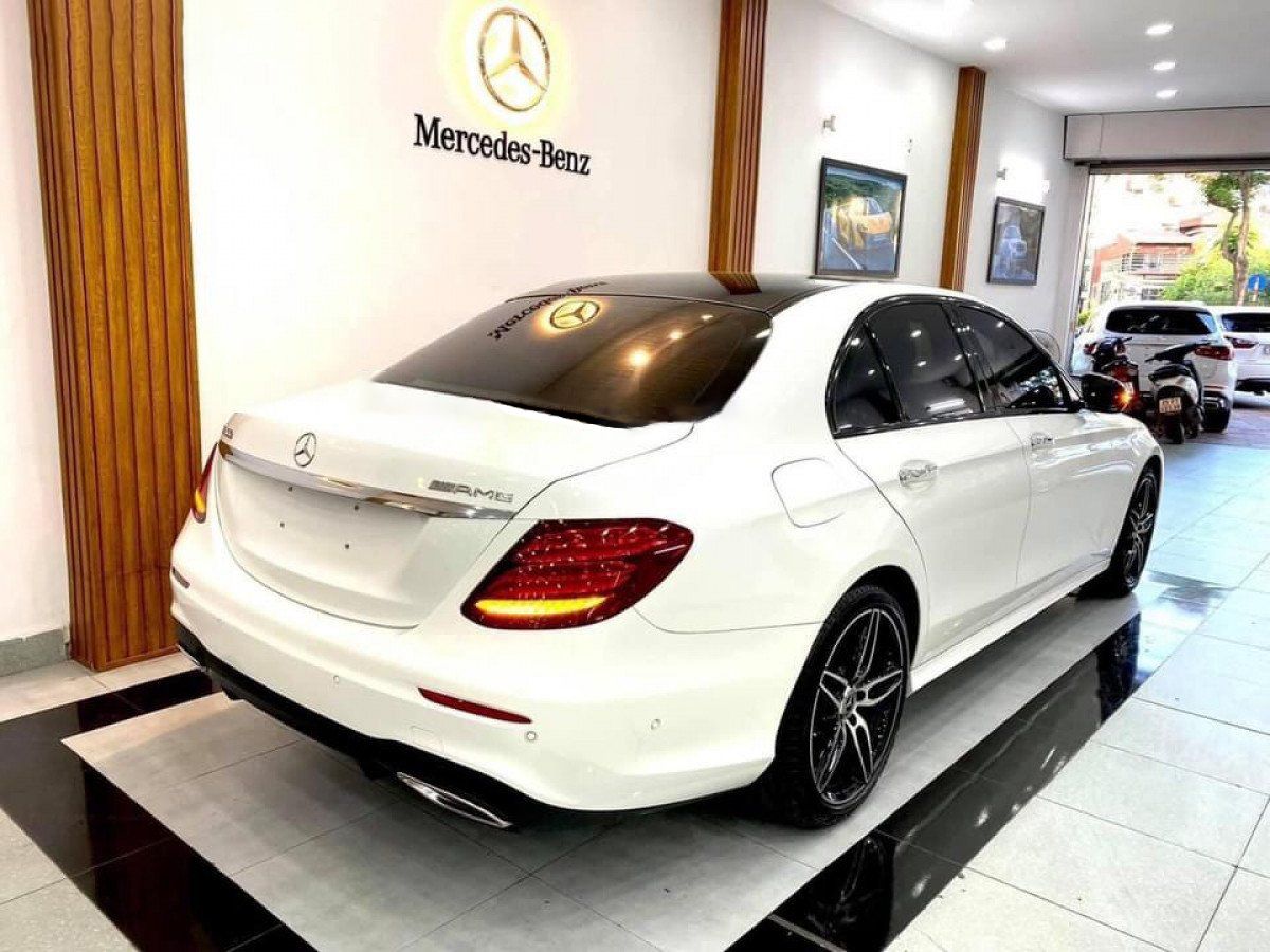 Mercedes-Benz E300 2020 - Cần bán xe Mercedes đời 2020, màu nâu