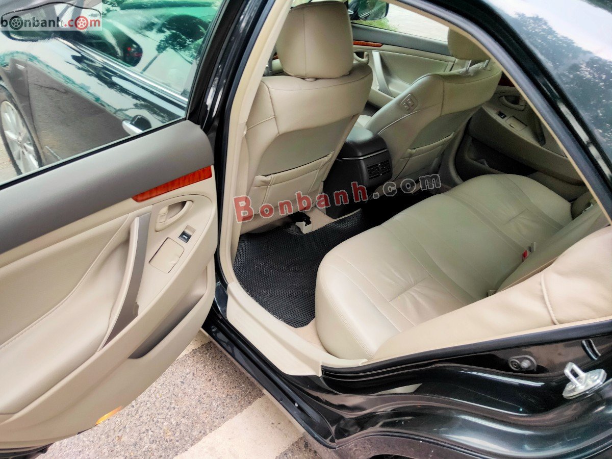 Toyota Camry    2011 - Cần bán xe Toyota Camry đời 2011, màu đen còn mới