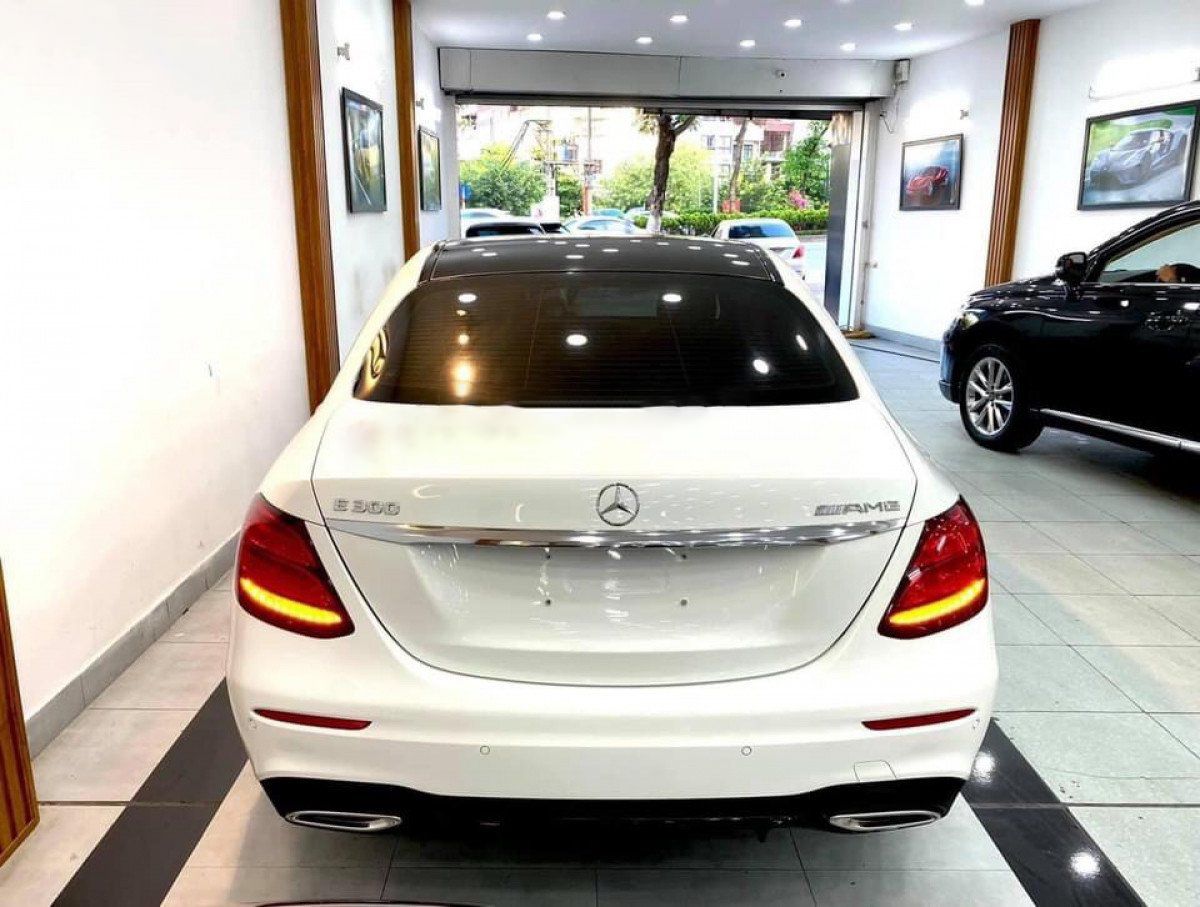 Mercedes-Benz E300 2020 - Cần bán xe Mercedes đời 2020, màu nâu