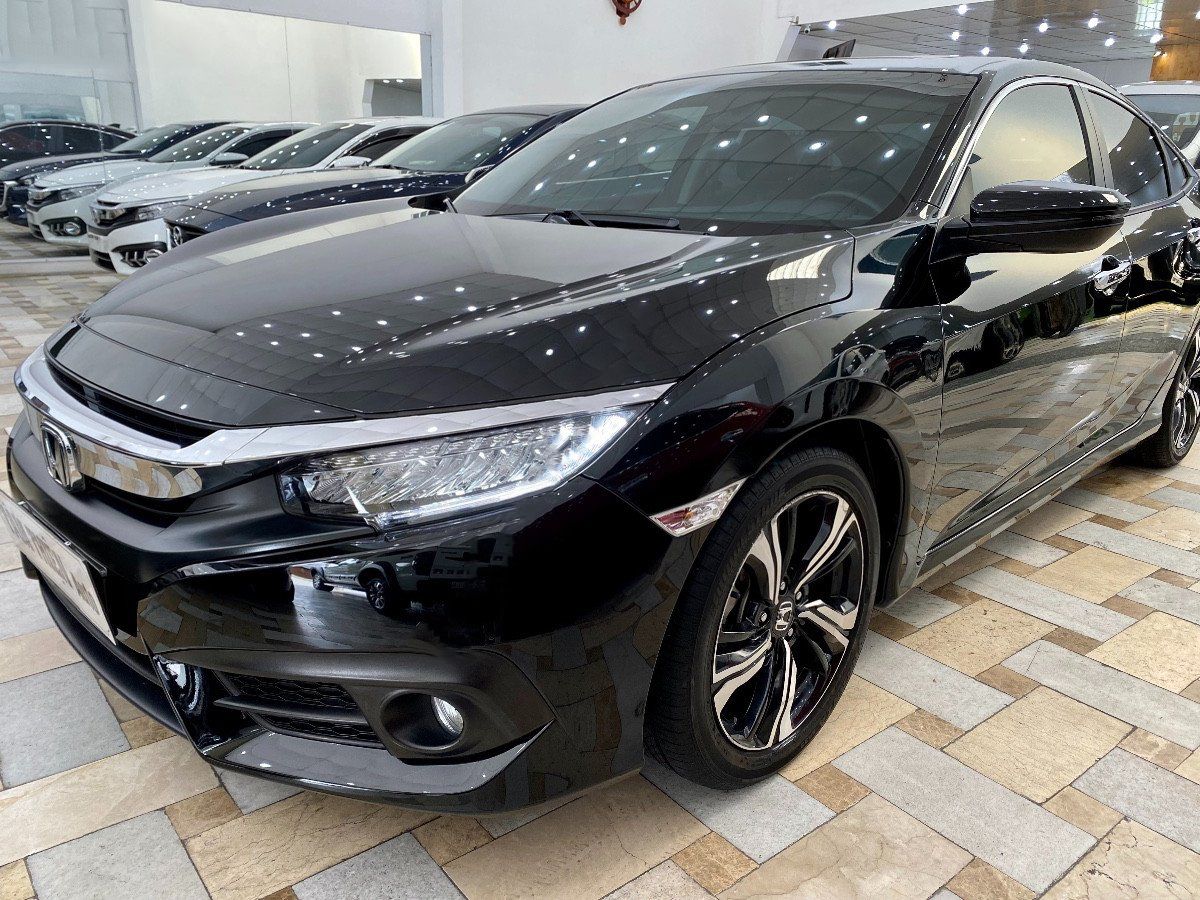 Honda Civic   1.5L Vtec Turbo 2017 - Cần bán xe Honda Civic 1.5L Vtec Turbo năm sản xuất 2017, màu đen 