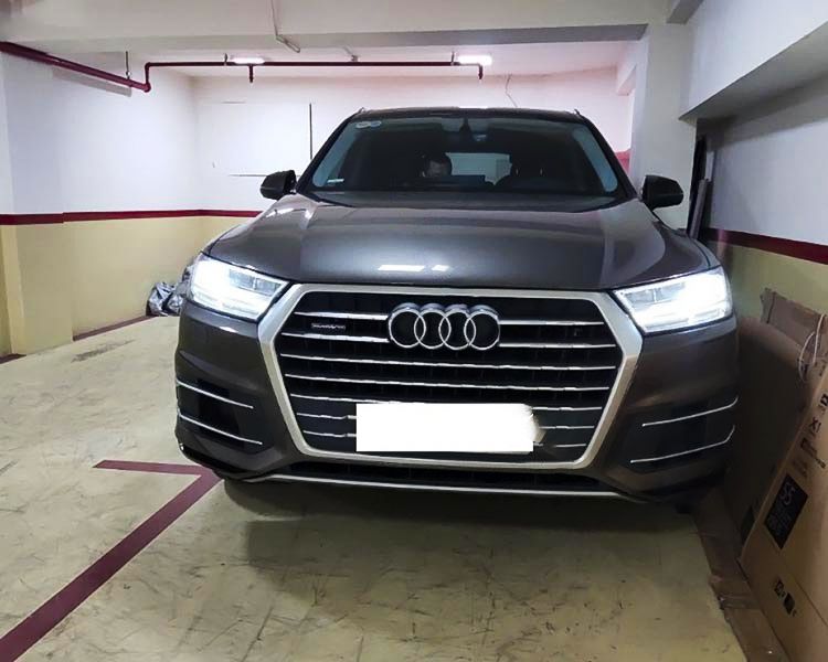 Audi Q7 2018 - Cần bán lại xe Audi Q7 sản xuất 2018, màu nâu, xe nhập còn mới