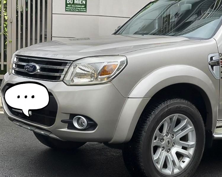 Ford Everest 2015 - Cần bán gấp Ford Everest đời 2015, màu bạc