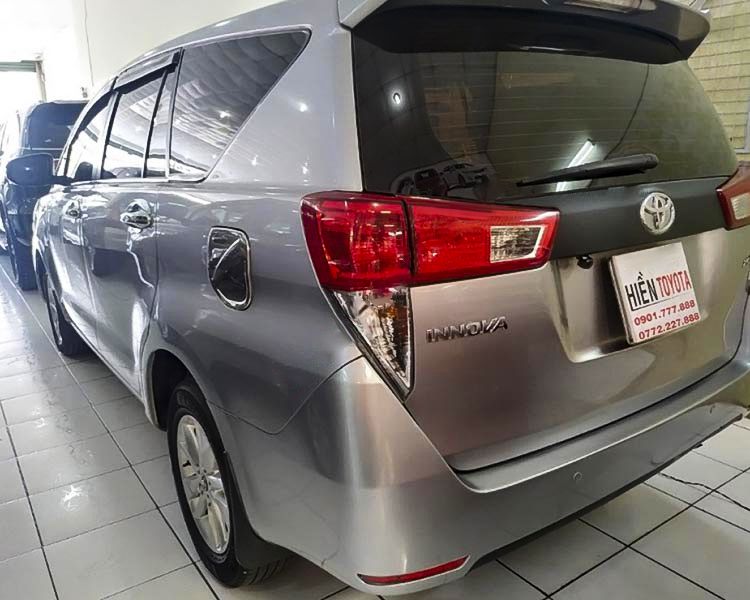 Toyota Innova   2.0E  2017 - Bán Toyota Innova 2.0E đời 2017, màu bạc