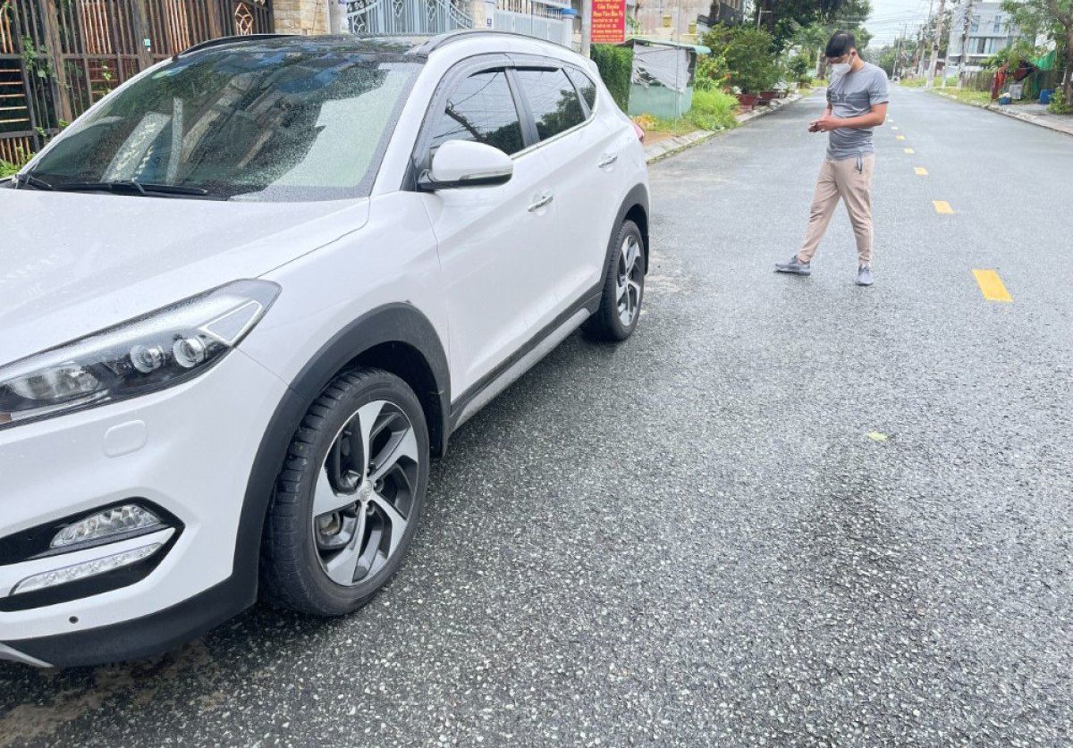 Hyundai Tucson   1.6 AT  2017 - Bán ô tô Hyundai Tucson 1.6 AT đời 2017, màu trắng giá cạnh tranh