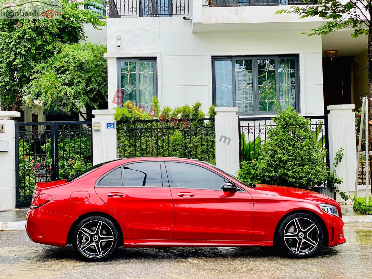 Mercedes-Benz C300   2019 - Bán xe Mercedes C300 AMG năm 2019, màu đỏ chính chủ