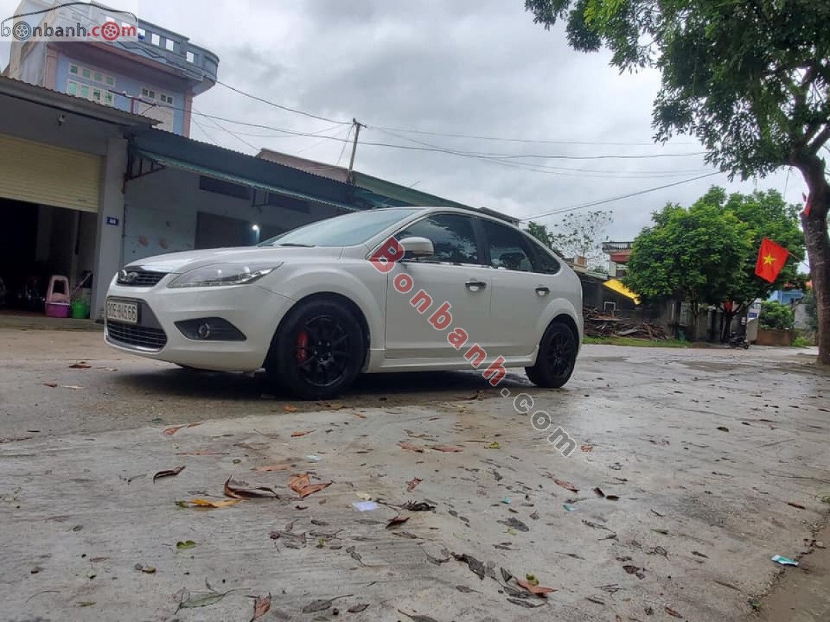 Ford Focus   1.8 AT  2012 - Cần bán gấp Ford Focus 1.8 AT sản xuất 2012, màu trắng  