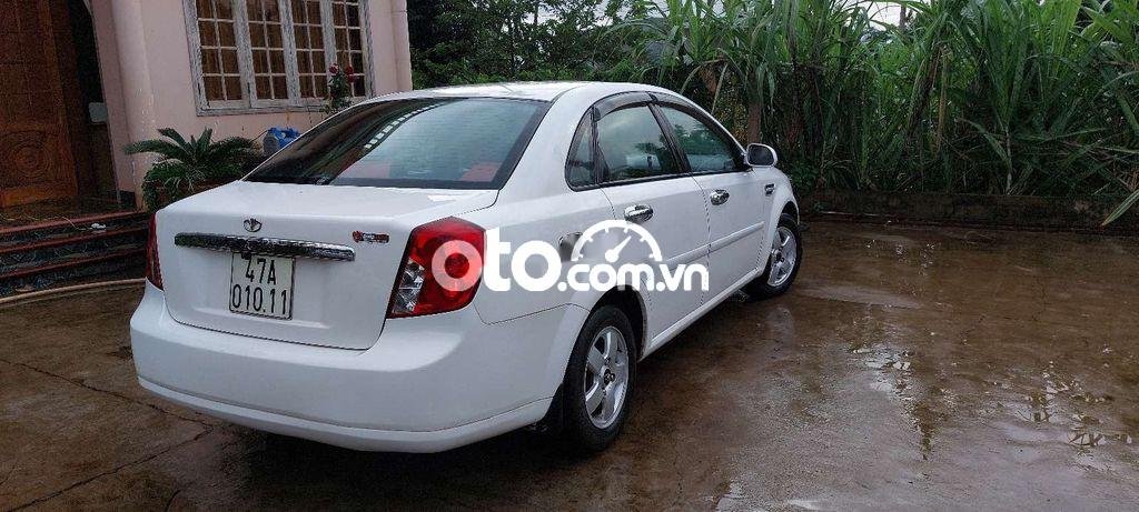 Daewoo Lacetti 2011 - Cần bán gấp Daewoo Lacetti năm 2011, màu trắng, giá chỉ 165 triệu