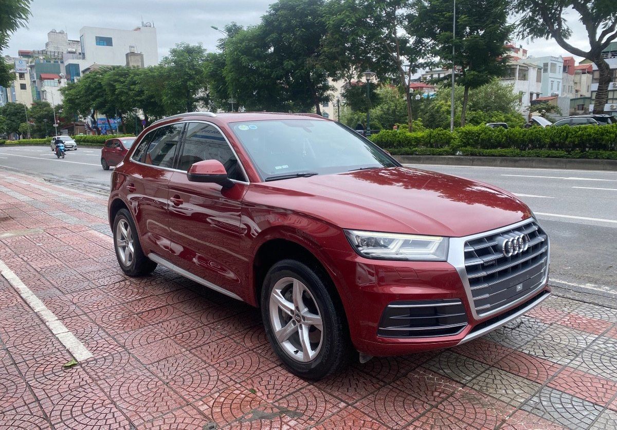 Audi Q5     2017 - Cần bán gấp Audi Q5 đời 2017, màu đỏ, xe nhập còn mới