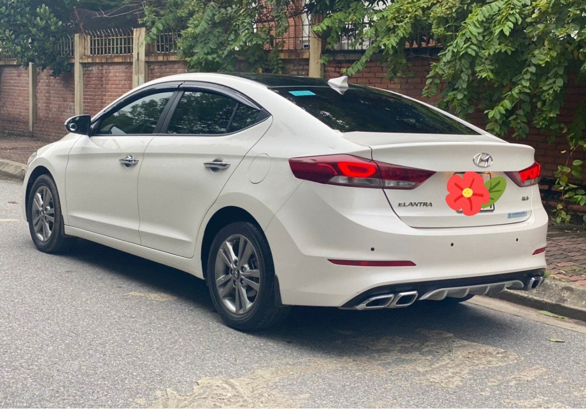 Hyundai Elantra   1.6 GLS  2019 - Bán Hyundai Elantra 1.6 GLS sản xuất năm 2019, màu trắng  