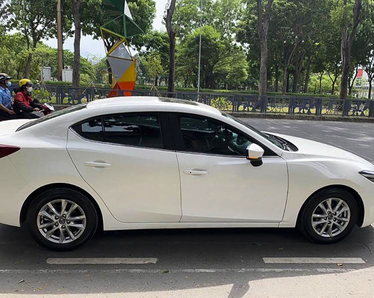 Mazda 3 2018 - Cần bán lại xe Mazda 3 sản xuất năm 2018, màu trắng còn mới