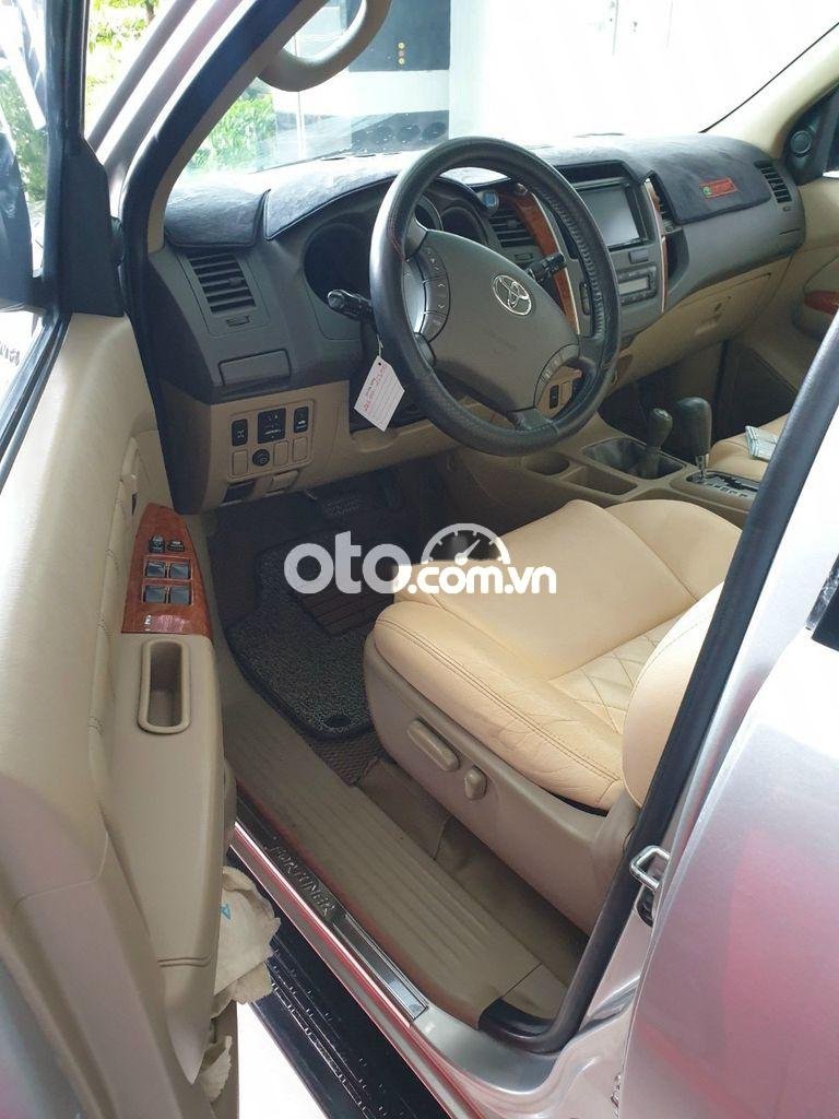 Toyota Fortuner 2010 - Bán Toyota Fortuner đời 2010, màu bạc giá cạnh tranh