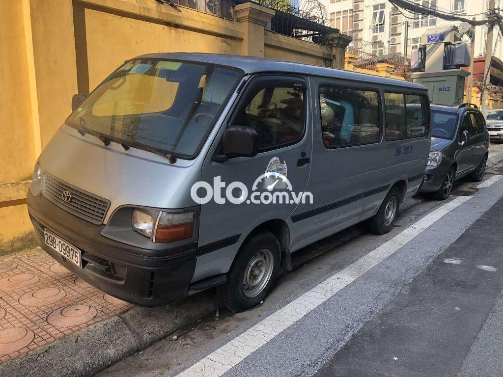 Toyota Hiace 2002 - Cần bán lại xe Toyota Hiace 2002, màu bạc