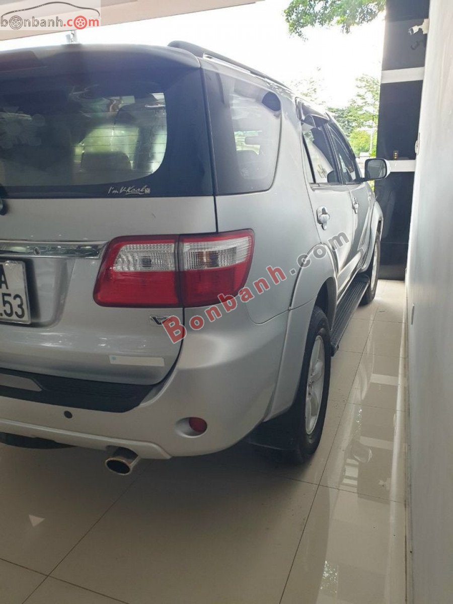 Toyota Fortuner   2.7V 4x4 AT  2010 - Cần bán Toyota Fortuner 2.7V 4x4 AT sản xuất năm 2010, màu bạc