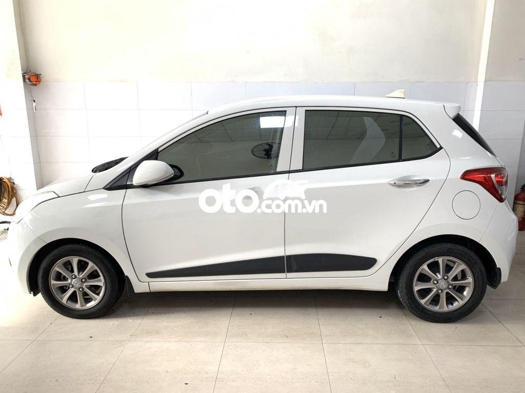 Hyundai Grand i10    2016 - Bán Hyundai Grand i10 năm sản xuất 2016, màu trắng, nhập khẩu xe gia đình, giá 325tr