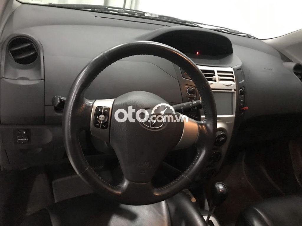 Toyota Yaris 2011 - Bán ô tô Toyota Yaris năm sản xuất 2011, màu bạc, nhập khẩu nguyên chiếc, giá chỉ 350 triệu