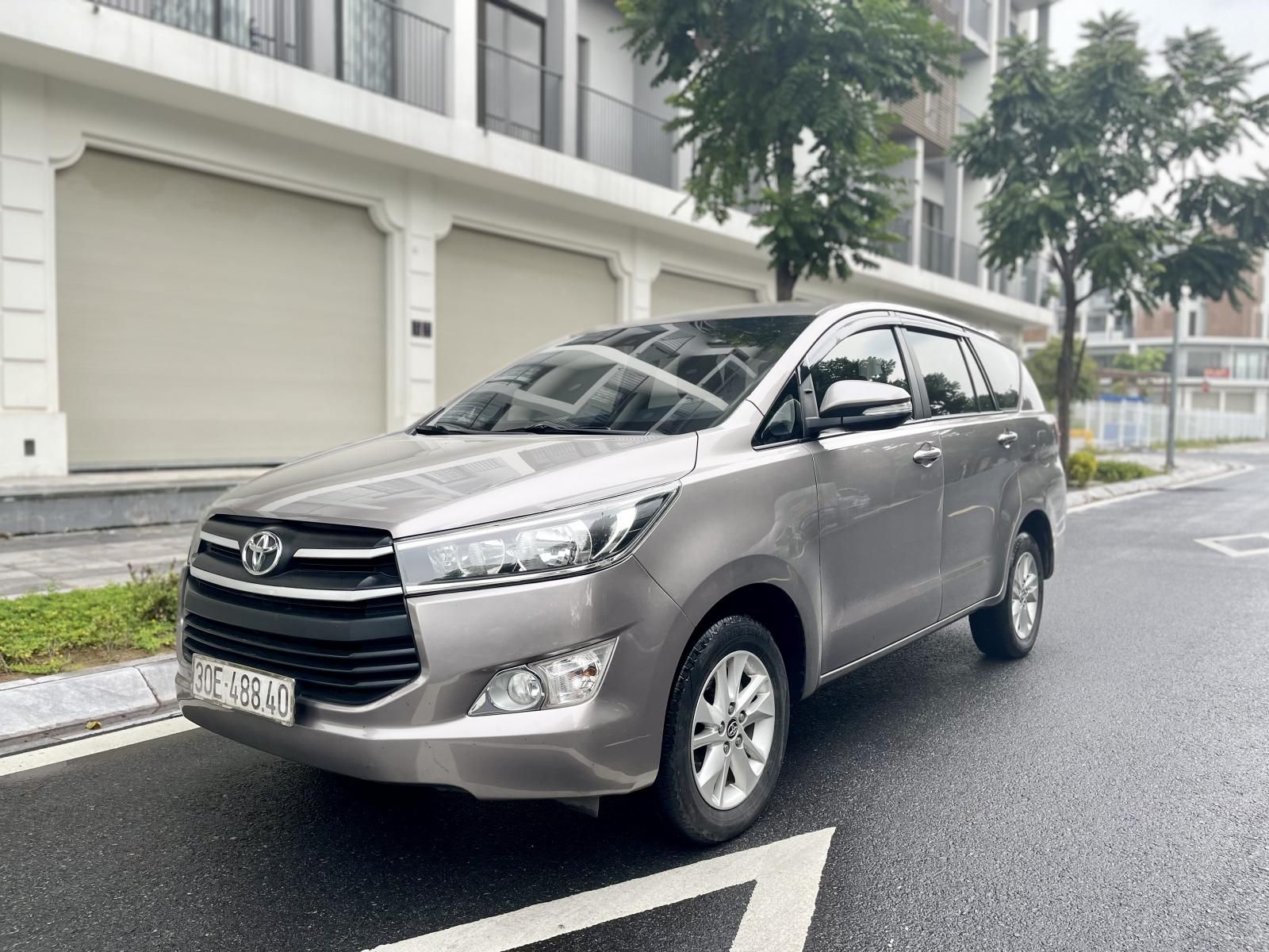 Toyota Innova 2017 - Bán ô tô Toyota Innova sản xuất 2017, xe 1 chủ đi ít còn rất mới