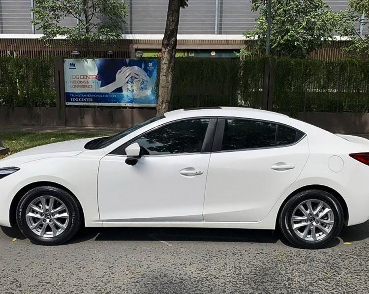 Mazda 3 2018 - Cần bán lại xe Mazda 3 sản xuất năm 2018, màu trắng còn mới