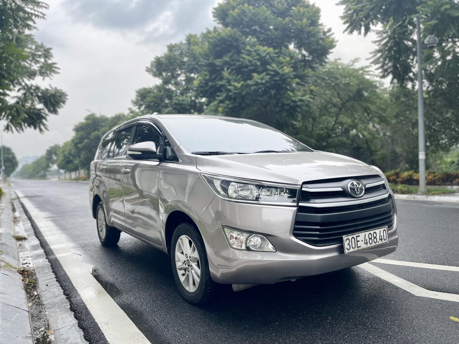 Toyota Innova 2017 - Bán ô tô Toyota Innova sản xuất 2017, xe 1 chủ đi ít còn rất mới