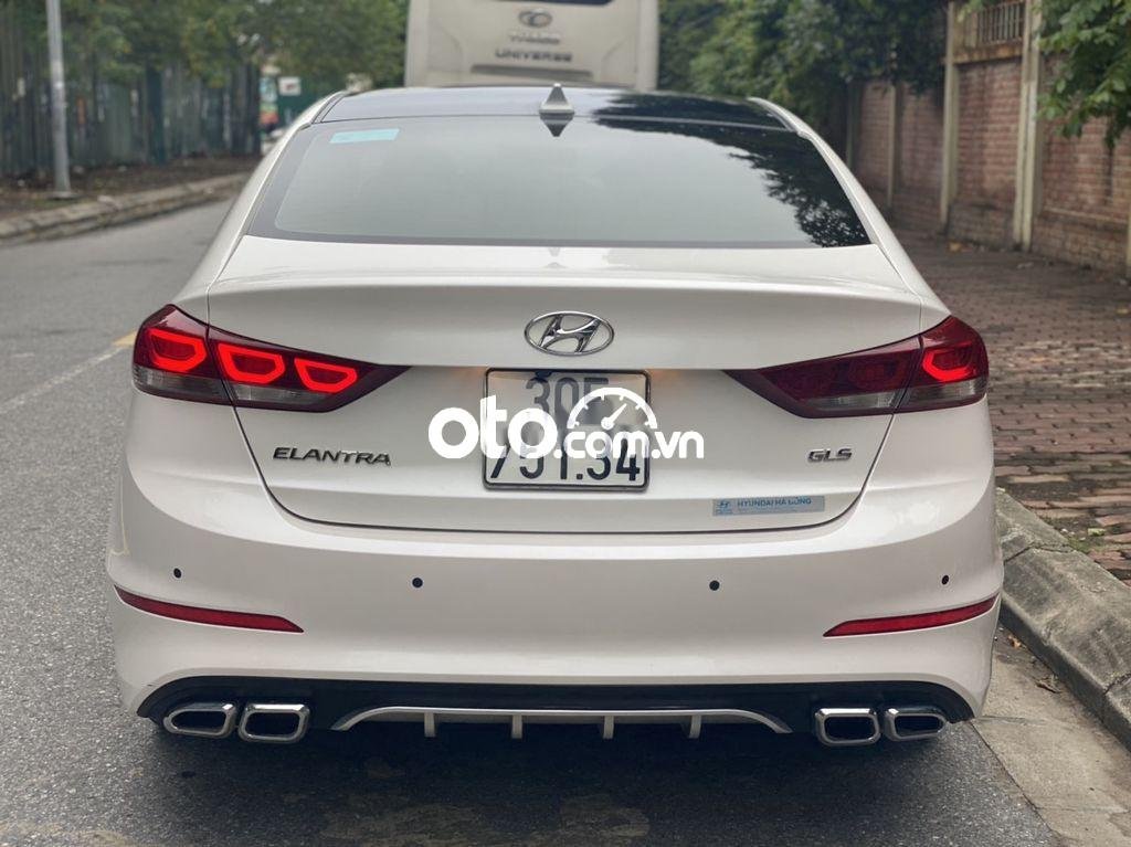 Hyundai Elantra 2019 - Bán ô tô Hyundai Elantra đời 2019 chính chủ, giá tốt