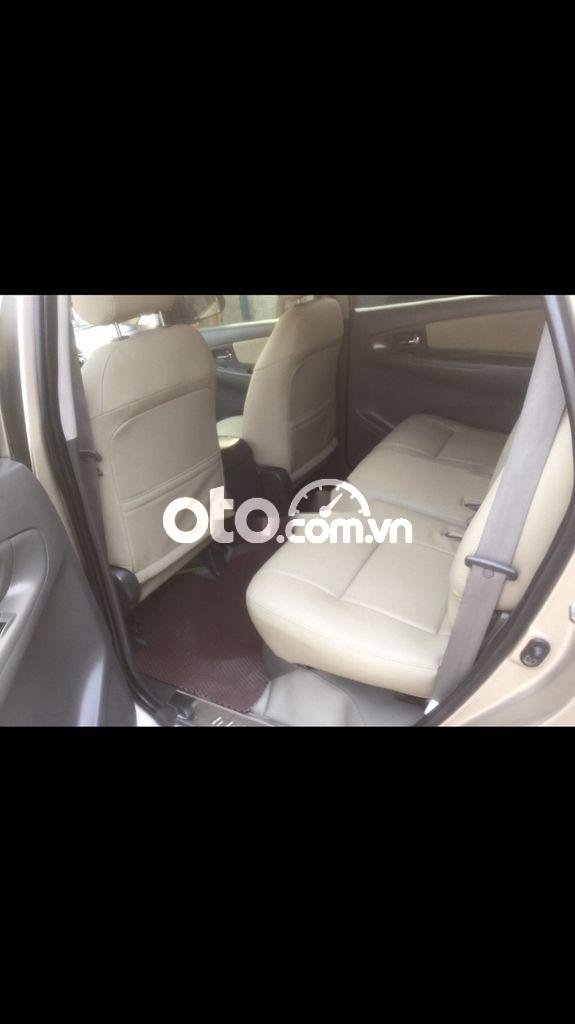 Toyota Innova 2014 - Cần bán xe Toyota Innova sản xuất năm 2014 chính chủ