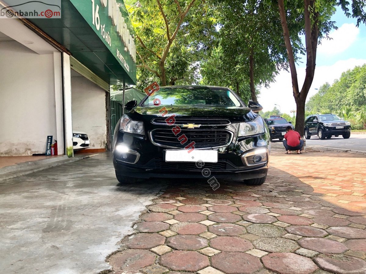 Chevrolet Cruze   LT 1.6 MT 2018 - Cần bán lại xe Chevrolet Cruze LT 1.6 MT năm 2018, màu đen