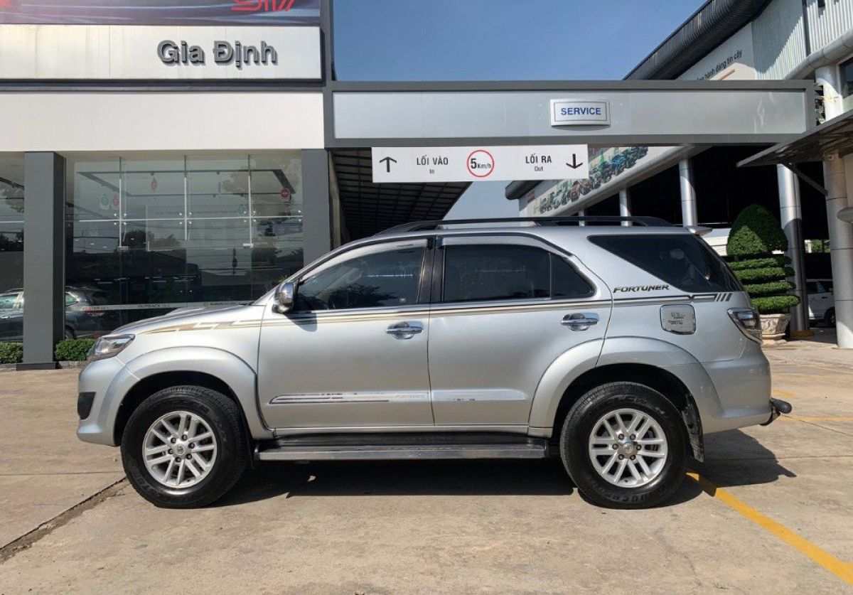 Toyota Fortuner   G 2014 - Cần bán lại xe Toyota Fortuner G sản xuất 2014, màu bạc, xe nhập