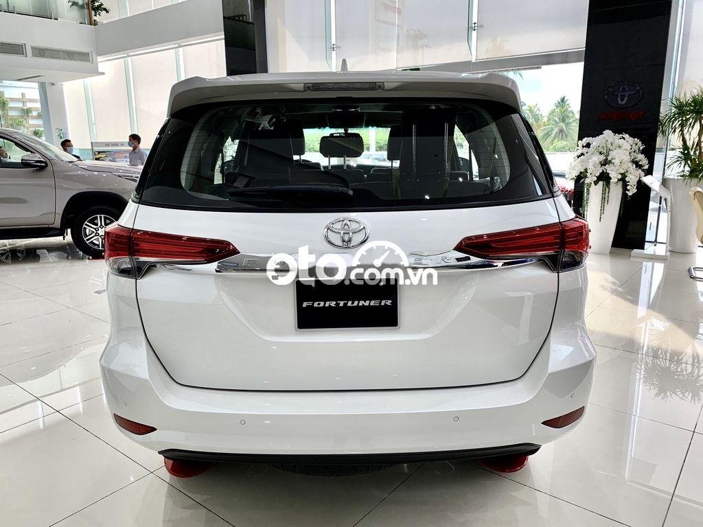 Toyota Fortuner 2021 - Cần bán Toyota Fortuner đời 2021, màu trắng, 995tr