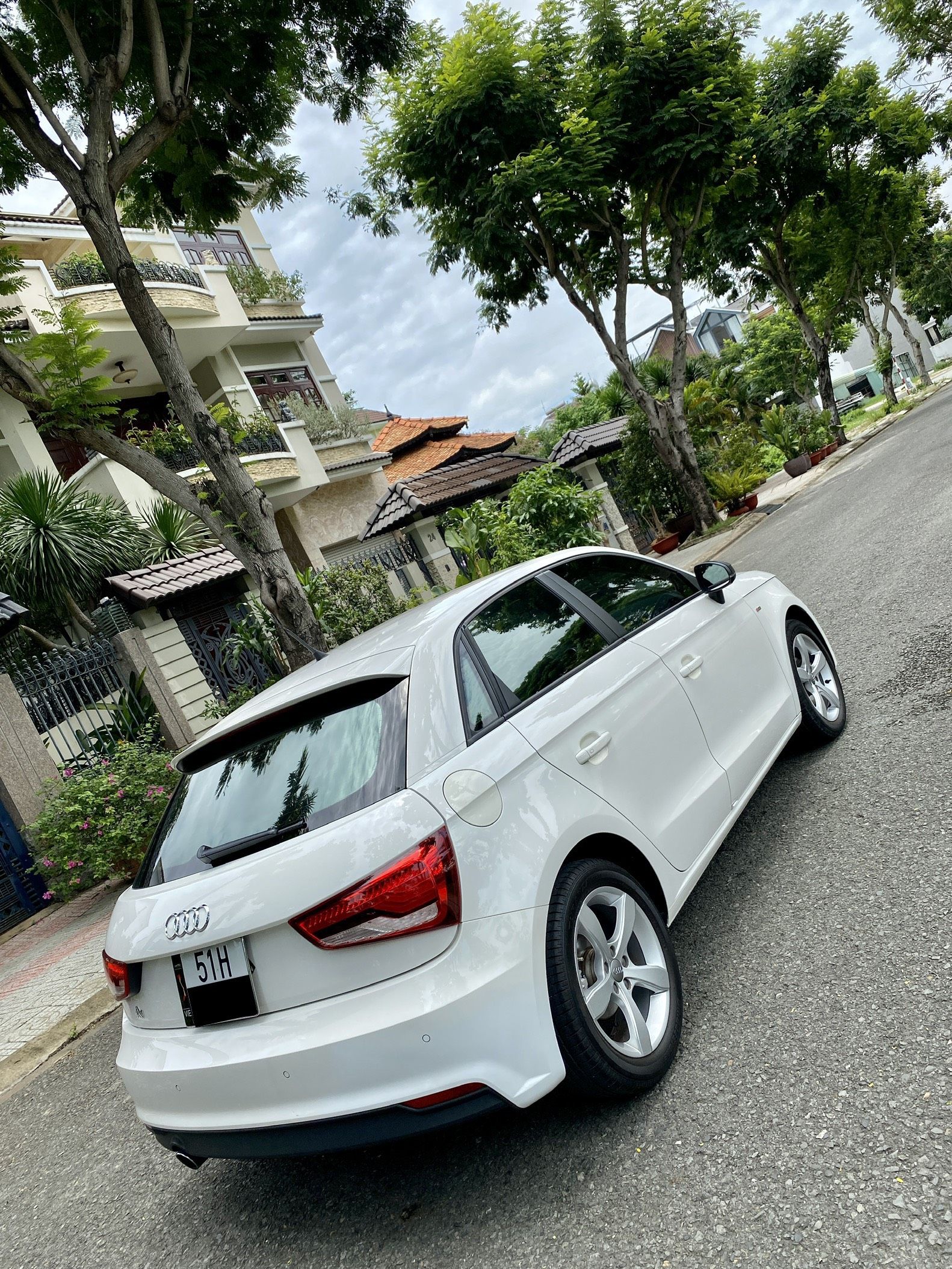 Audi A1 2015 - Bán xe Audi A1 bản Sline năm 2015, siêu lướt 21.000km nội thất đen zin nguyên bản, option miên man