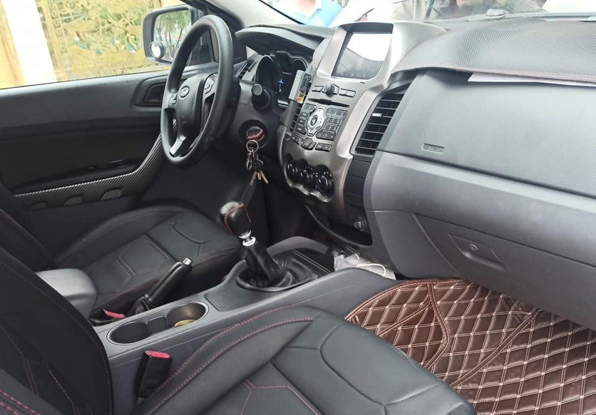 Ford Ranger   XLS  2015 - Cần bán gấp Ford Ranger XLS đời 2015, nhập khẩu nguyên chiếc số sàn, giá 422tr