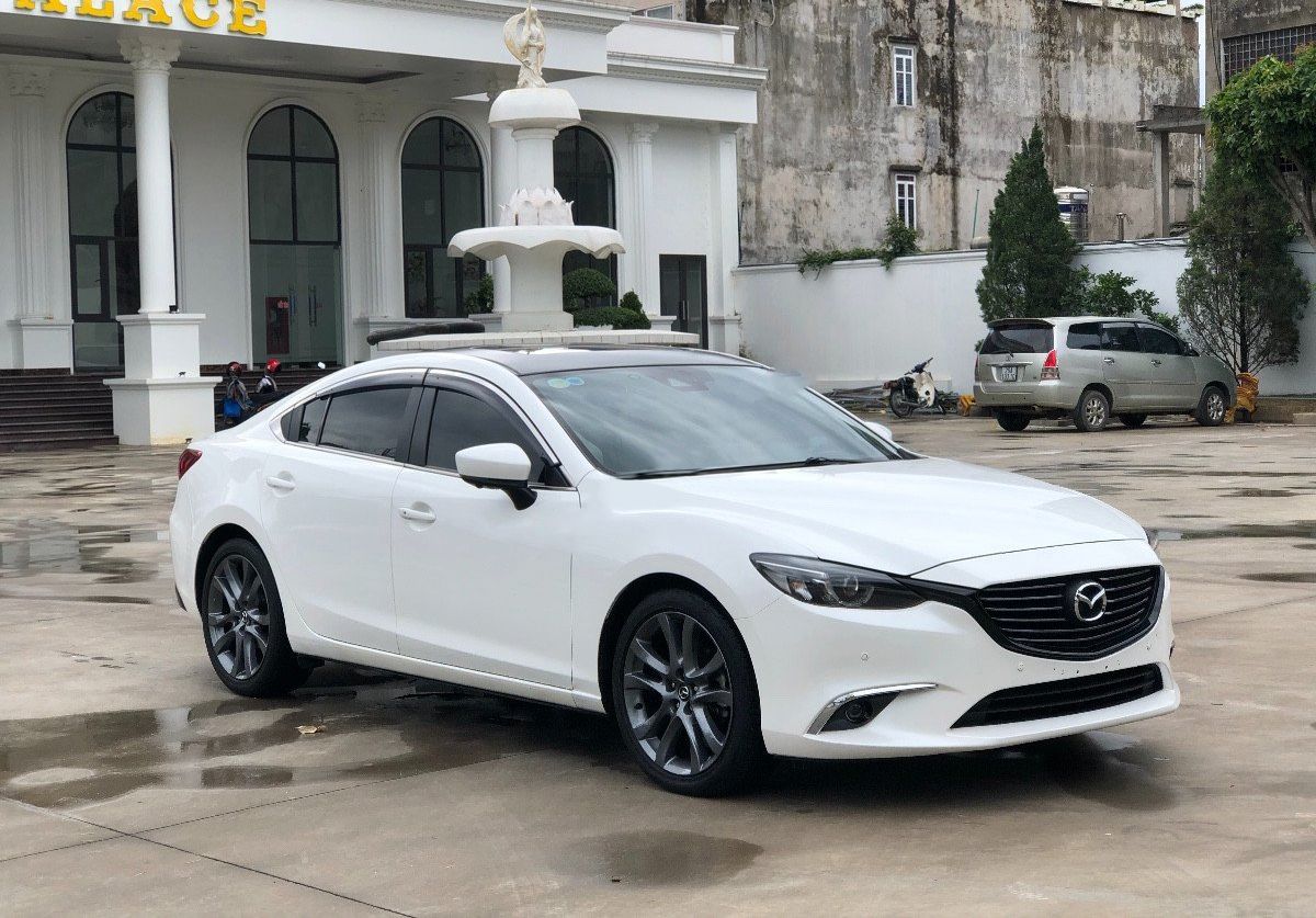 Mazda 6 2017 - Cần bán gấp Mazda 6 năm sản xuất 2017, màu trắng