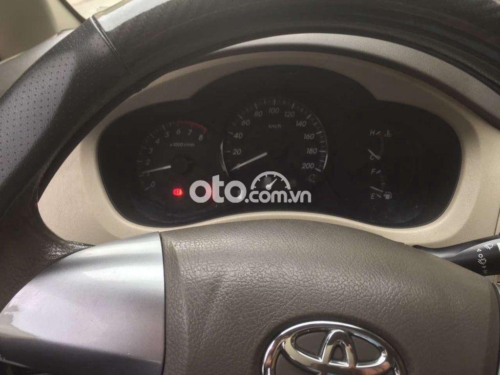 Toyota Innova 2014 - Bán Toyota Innova năm sản xuất 2014, màu ghi vàng