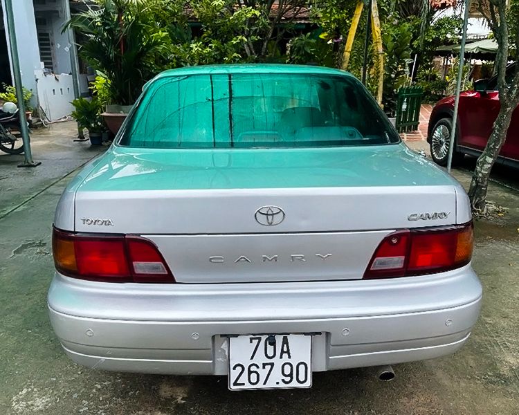 Toyota Camry 1994 - Xe Toyota Camry sản xuất năm 1994, màu bạc, nhập khẩu