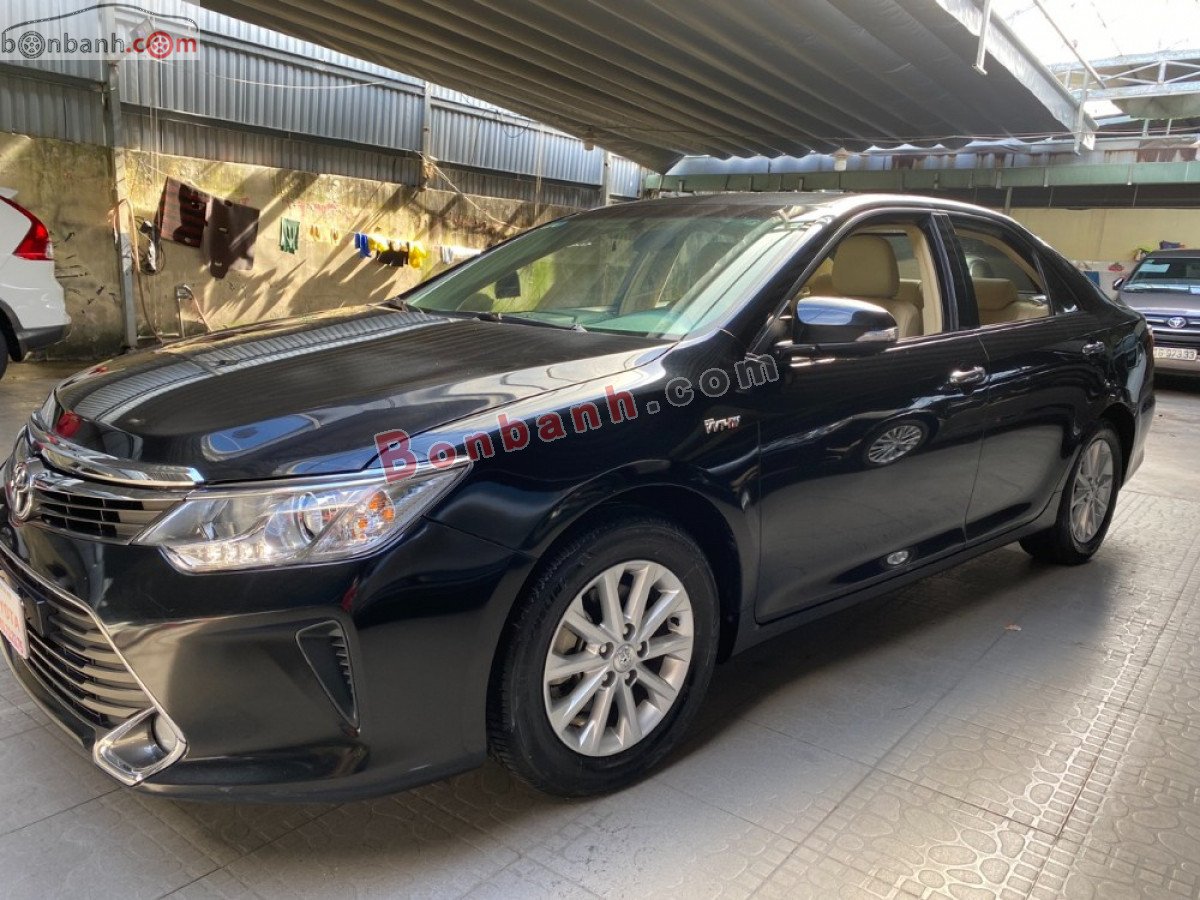 Toyota Camry   2.0E 2015 - Bán xe Toyota Camry 2.0E đời 2015, màu đen, giá 678tr