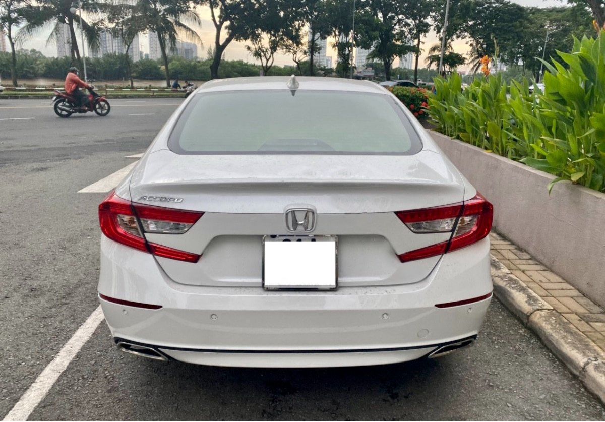 Honda Accord   1.5 Turbo 2019 - Cần bán gấp Honda Accord 1.5 Turbo đời 2019, màu trắng, xe nhập