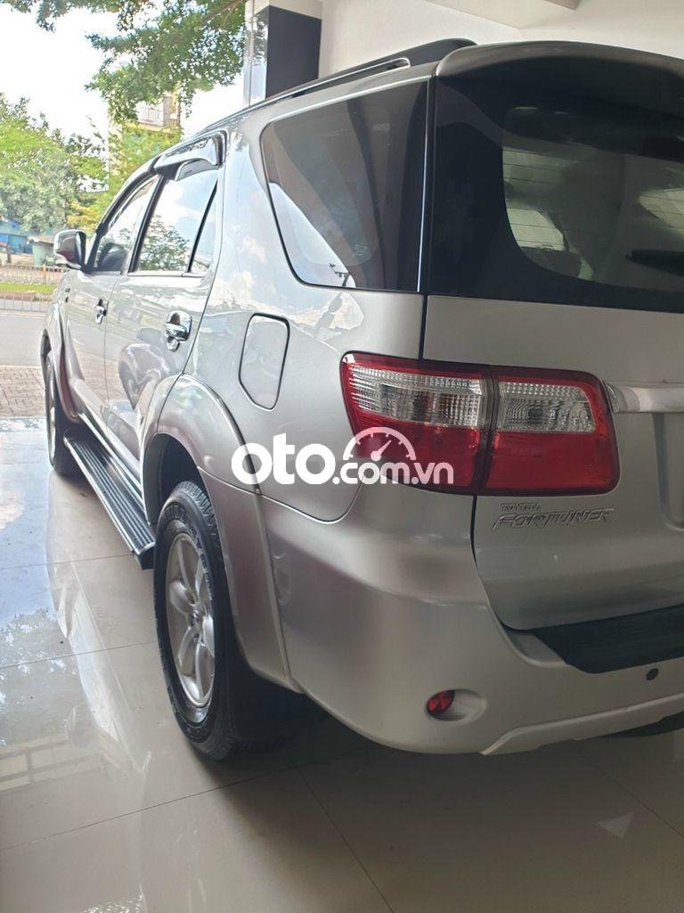 Toyota Fortuner 2010 - Bán Toyota Fortuner đời 2010, màu bạc giá cạnh tranh