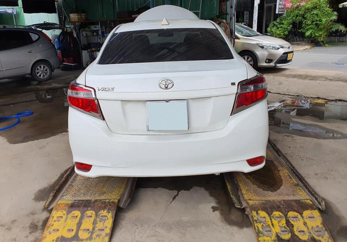 Toyota Vios 2015 - Cần bán xe Toyota Vios năm 2015, màu trắng