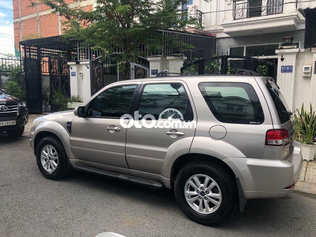 Ford Escape 2009 - Bán Ford Escape sản xuất năm 2009, màu bạc, xe nhập còn mới, giá chỉ 325 triệu